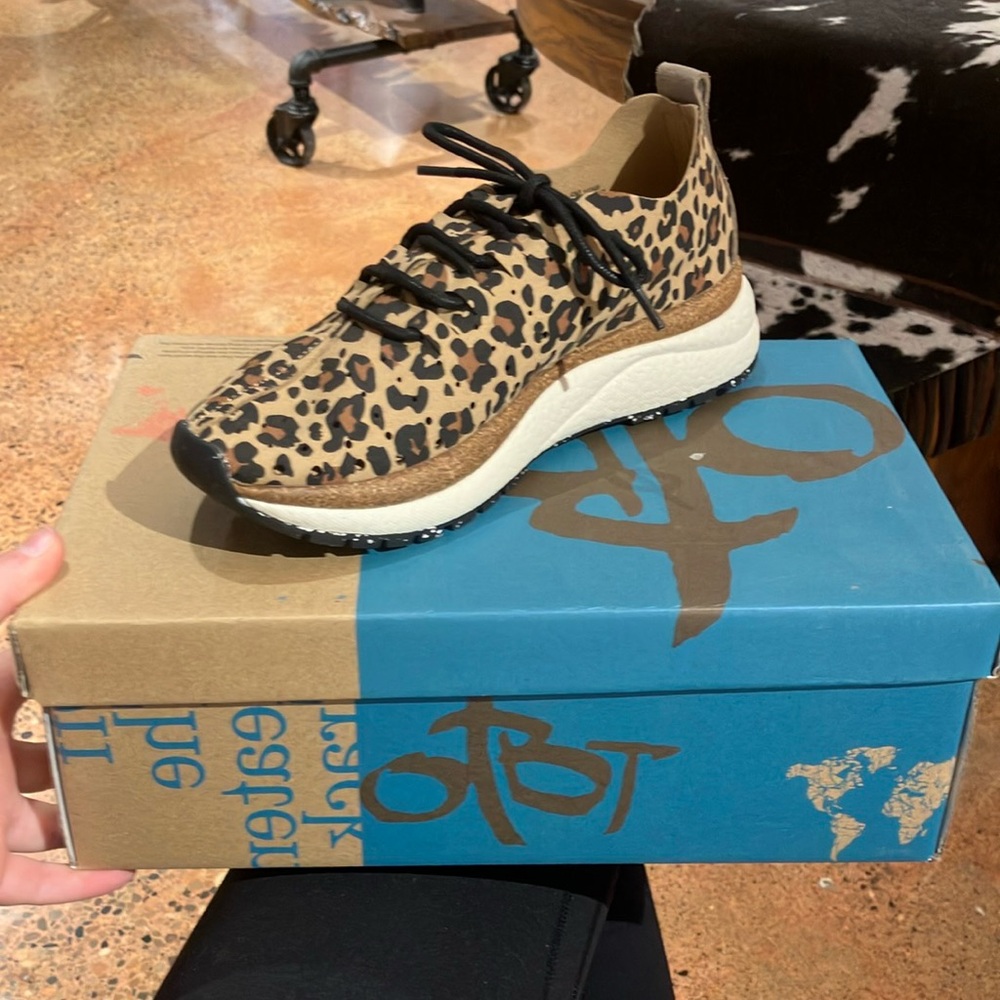 OTBT alstead brown cheetah sneaker
